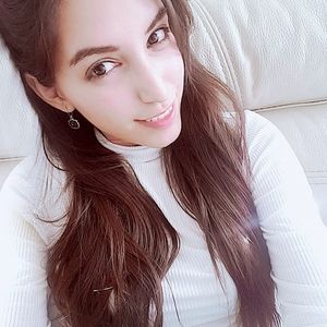 Meet your Posher, Daniela